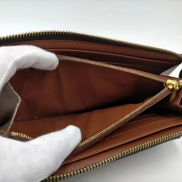 Authentic Louis Vuitton Brown Monogram Wallet mn378-030526